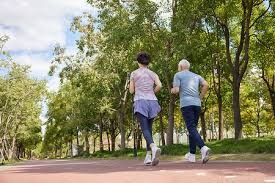 卡雷拉斯染红全程：对裁判让任意球重开不满染黄，随后抱怨吃直红