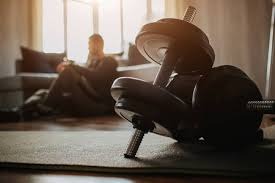 佛罗里达马林鱼由于薪资限制，在夺冠次年即拆散阵容，引发球迷不满